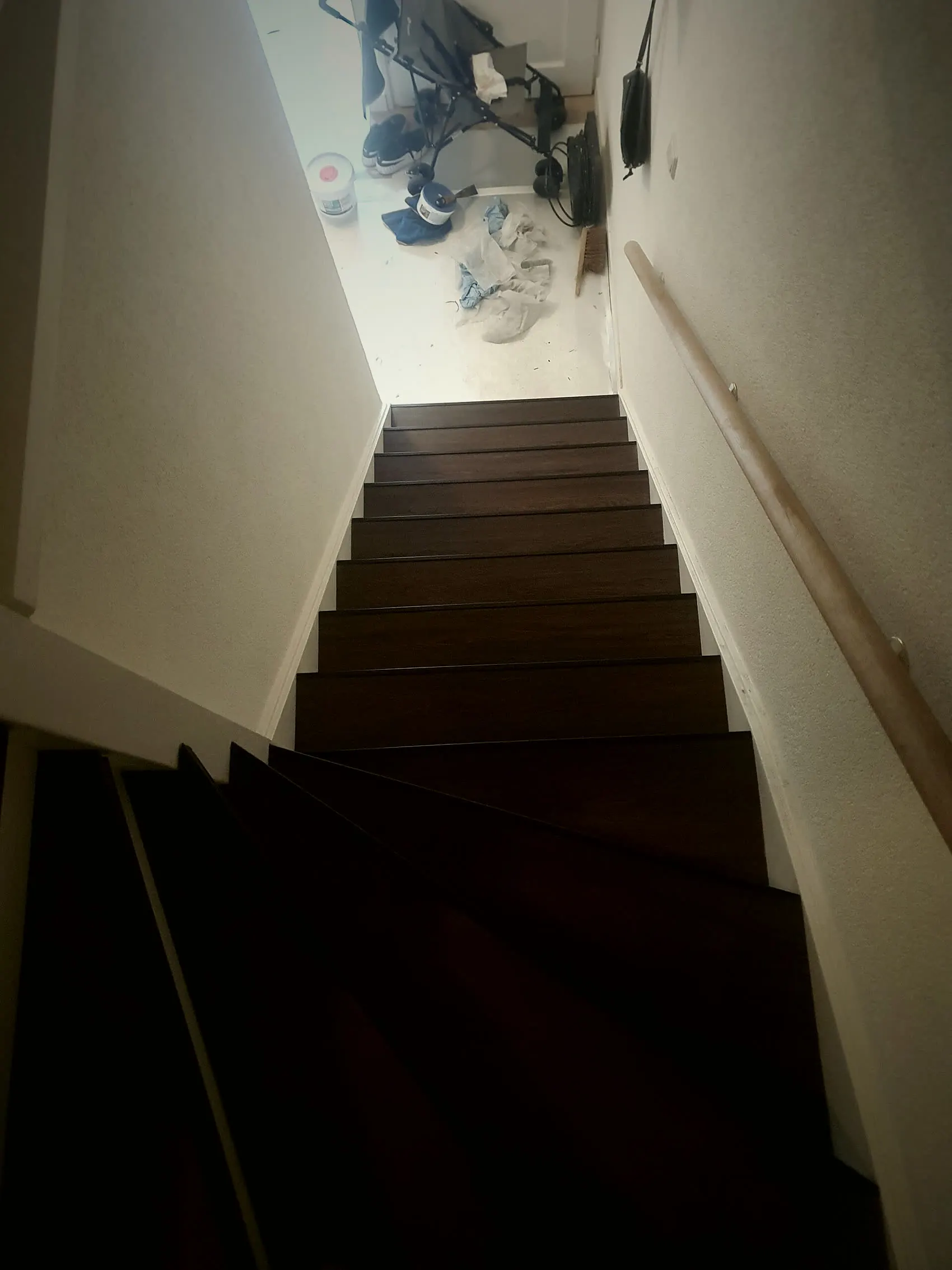 Trappenhuis met donkere PVC traptreden